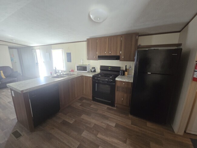 Building Photo - 790 N Broadway St