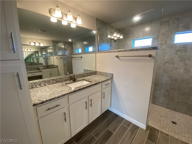 Building Photo - 2513 NW 14th Pl