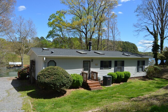 Primary Photo - 125 Broadview Cir