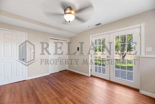 Building Photo - 1440 Community Dr