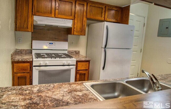 Building Photo - 360 Jill Ct