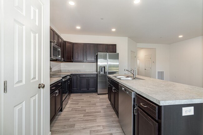 Building Photo - 7864 Oak Brook Dr