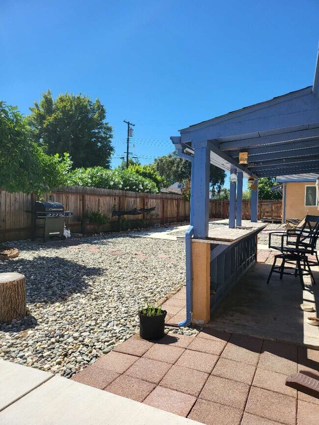 Building Photo - 307 Livoti Ave