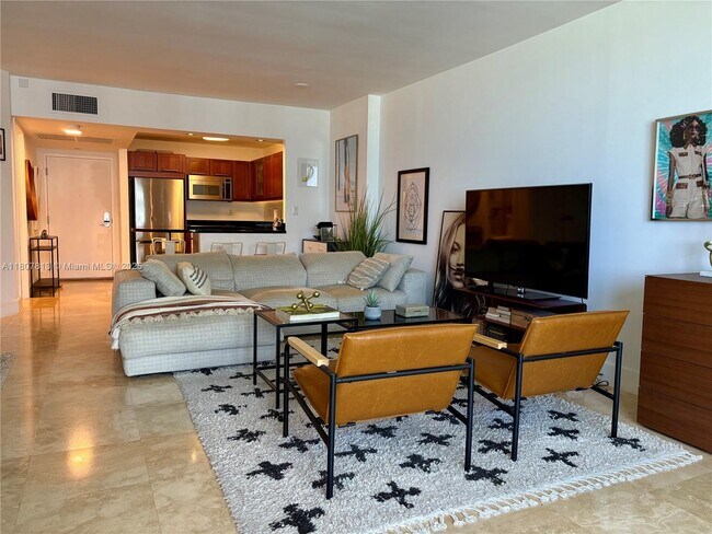 Primary Photo - 2301 Collins Ave