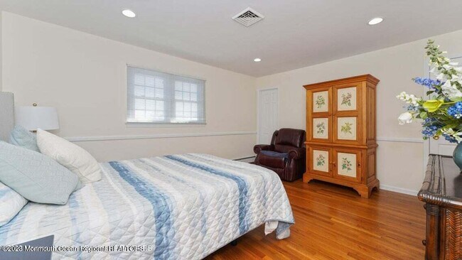 Building Photo - 308 Cove Dr