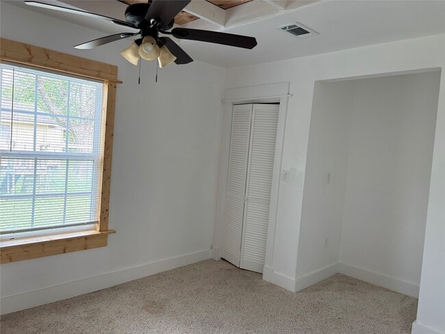 Building Photo - 9210 E Ave O