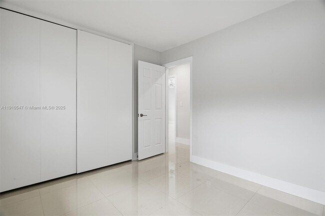 Building Photo - 5250 SW 96th Ave