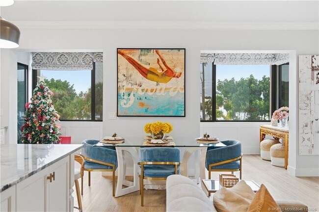 Building Photo - 150 SE Four Winds Dr