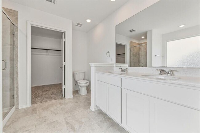 Building Photo - 913 Legends Ln