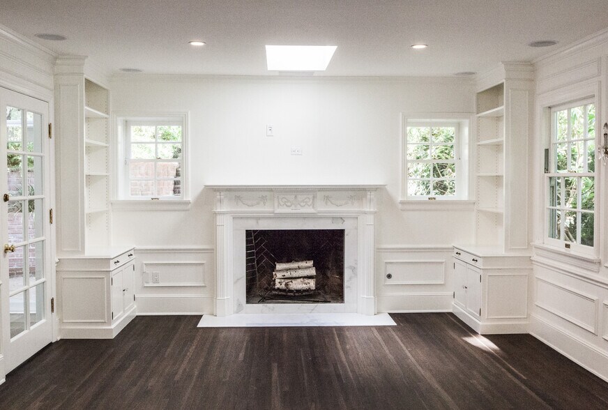 Building Photo - 3915 Benedict Canyon Dr