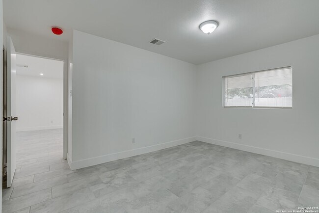 Building Photo - 9958 Panther Bay