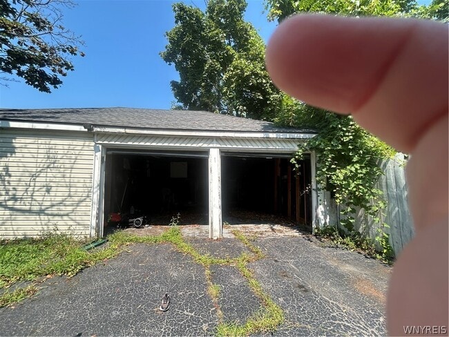 Building Photo - 142 Roesch Ave