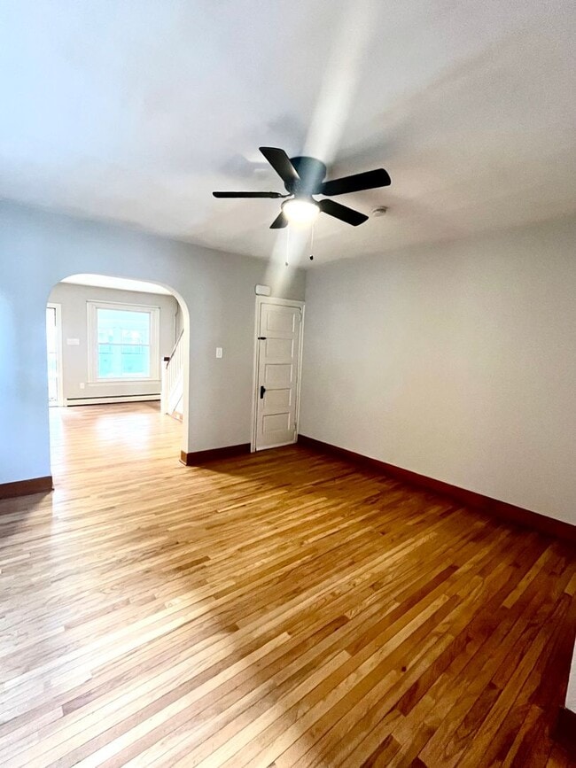 Building Photo - Spacious 4 Bedroom Home Available Now!