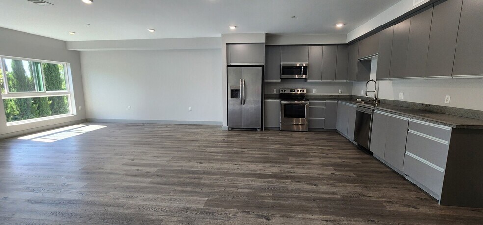 Building Photo - 7040 Woodman Ave