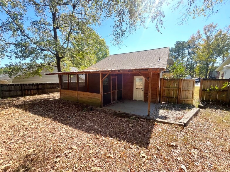 Building Photo - 9458 Brook Forest Cir