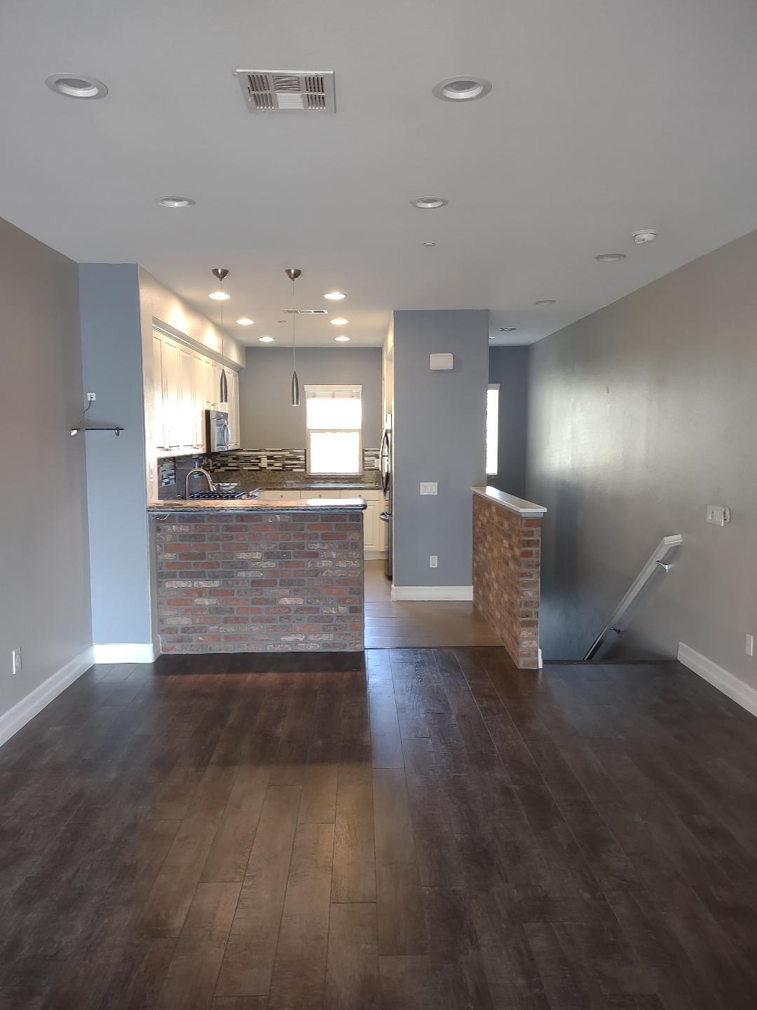 Building Photo - 982 Sweetbriar Ln