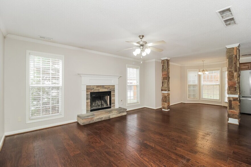 Building Photo - 155 Avondale Cir