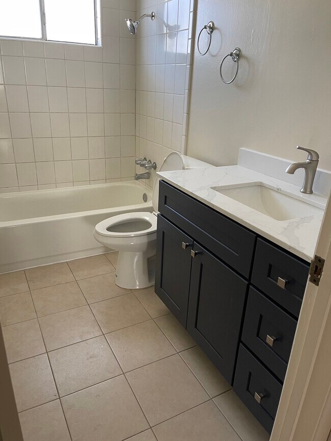 brand new cabinet - 872 Gallatin Dr