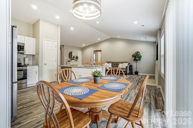 Building Photo - 5519 Waverly Lynn Ln