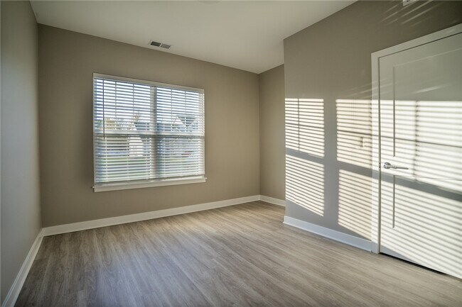 Building Photo - 39 Allandale Dr
