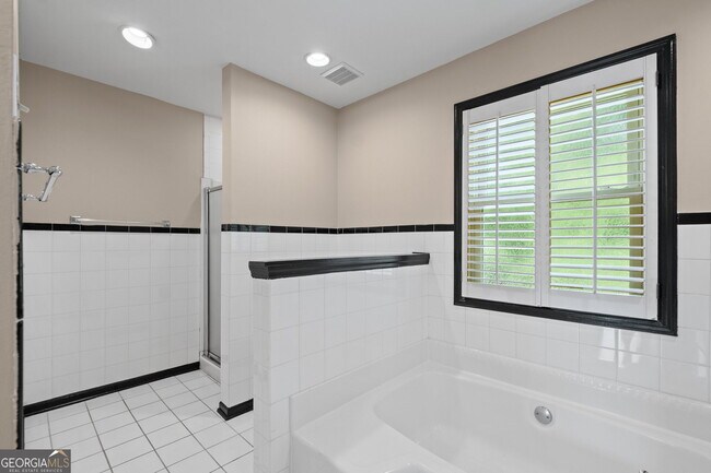 Building Photo - 2680 Nicholas Ct NE