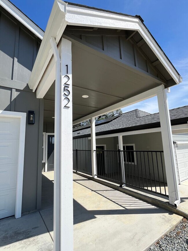 Building Photo - 1252 Old Alturas Rd