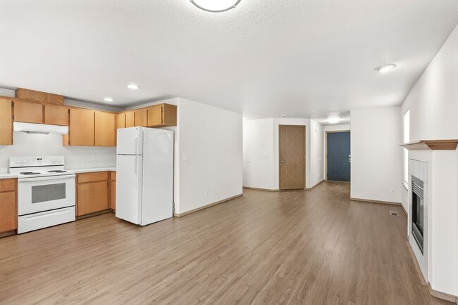 Building Photo - Updated SE Portland Townhome - Near Woodstock