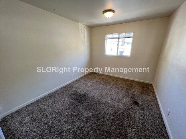 Building Photo - AVAILABLE AUGUST - Upstairs San Luis Obispo Condo - 2 Bedroom / 1 Bathroom