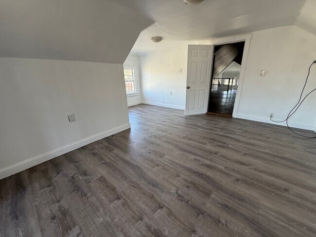 Building Photo - 68 Ash St