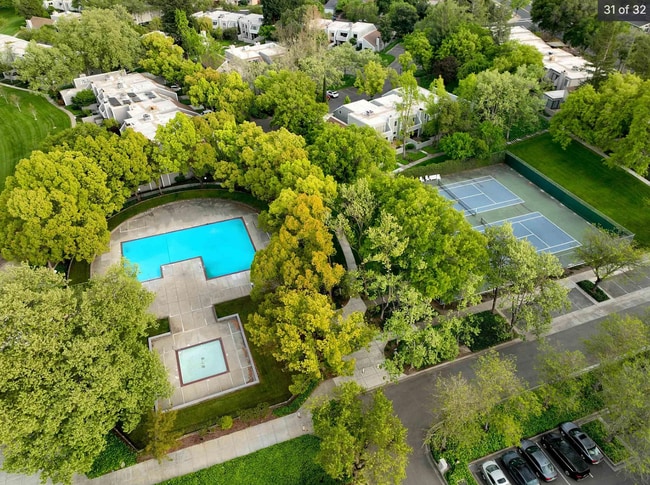 Building Photo - 7551 Maywood Dr