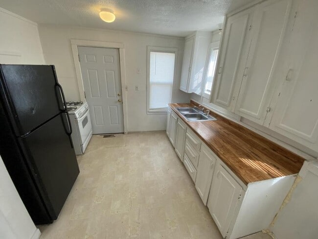 Building Photo - 815 Cleveland St