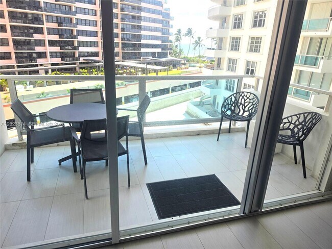 Building Photo - 5161 Collins Ave