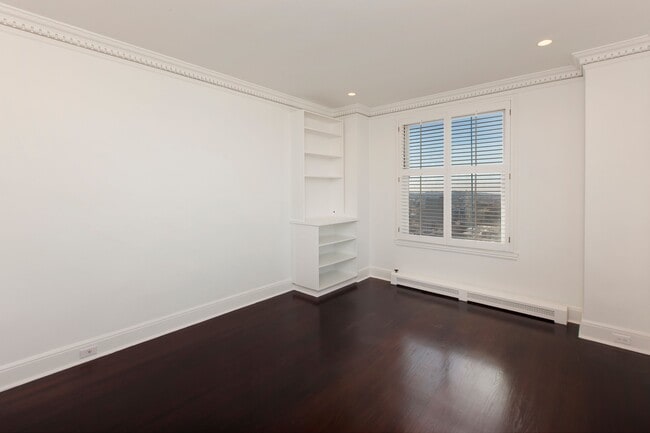 Building Photo - 1250 Jones St