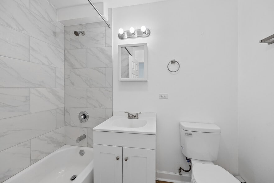 Building Photo - 9606 Golf Terrace