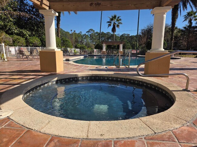 Building Photo - 520 Florida Club Blvd