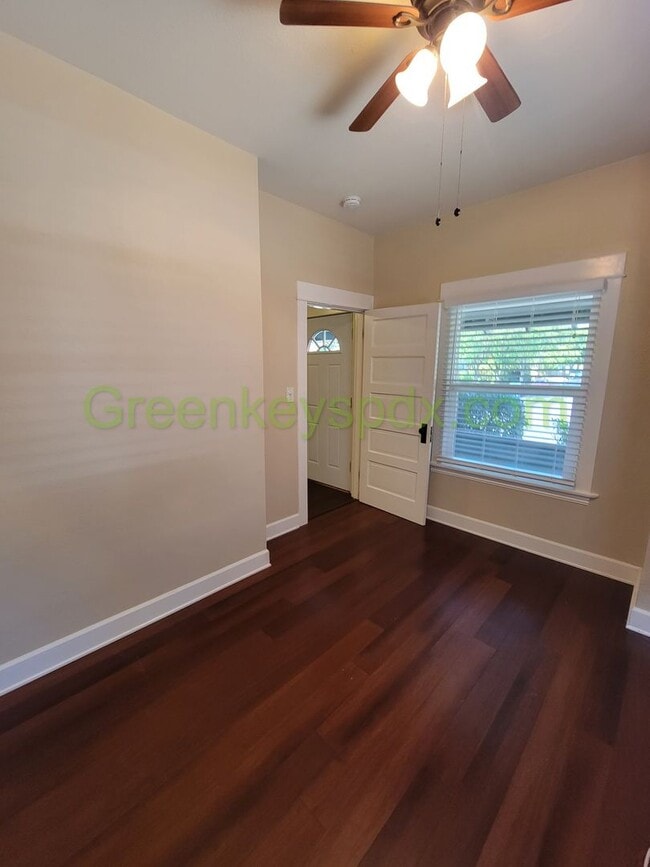 Building Photo - Amazing 1-Bedroom Unit in a Side-by-Side Duplex Near Hollywood District