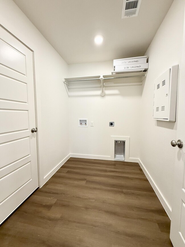 Building Photo - 2130 Langford Ave