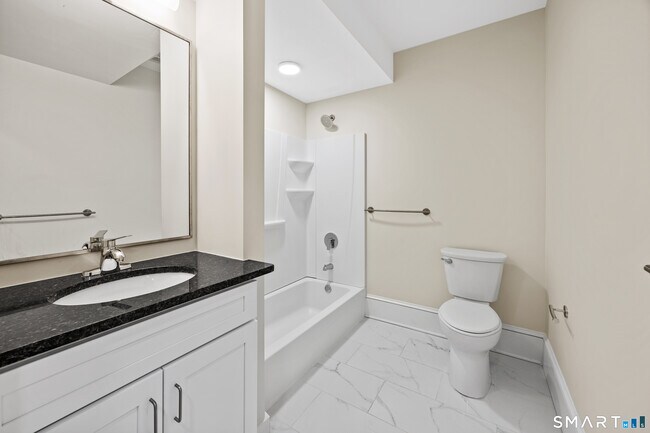 Building Photo - 1355 Main St