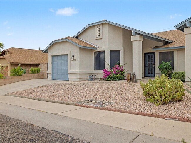 Building Photo - 3 bedroom, 2 bath, Garage