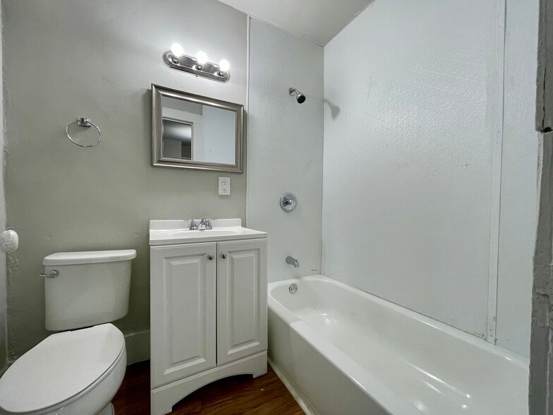 Building Photo - 917 Reid St