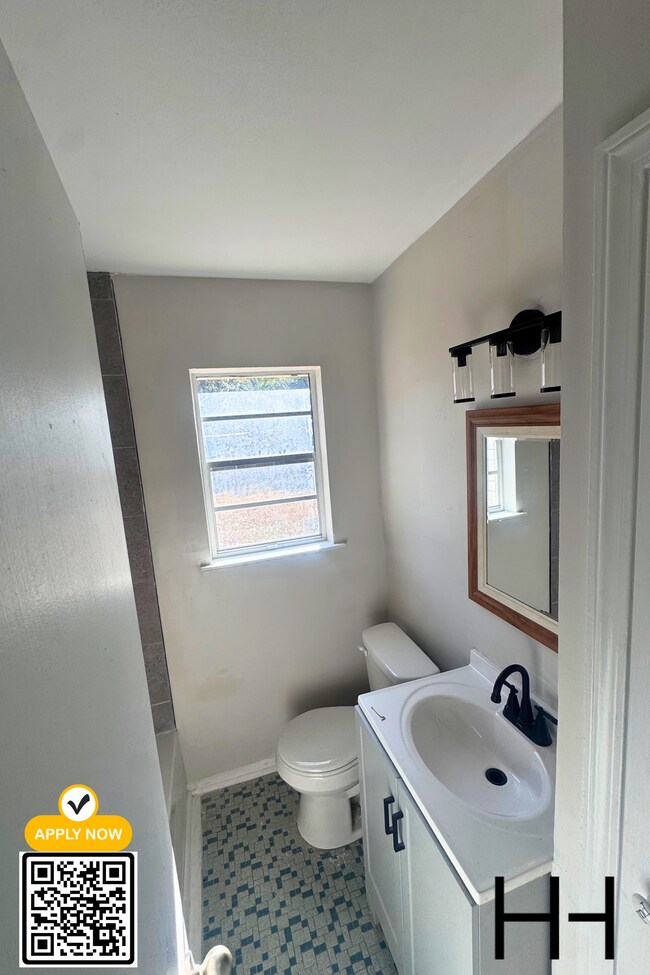 Building Photo - 132 Frances St