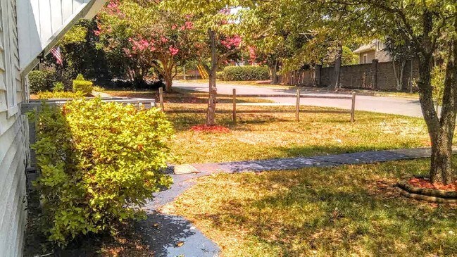 Building Photo - 418 Iverson Way