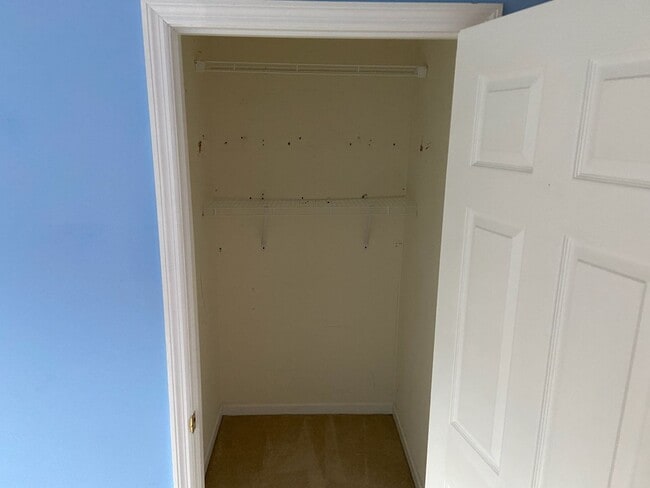 Building Photo - Townhouse located at Pikes Place