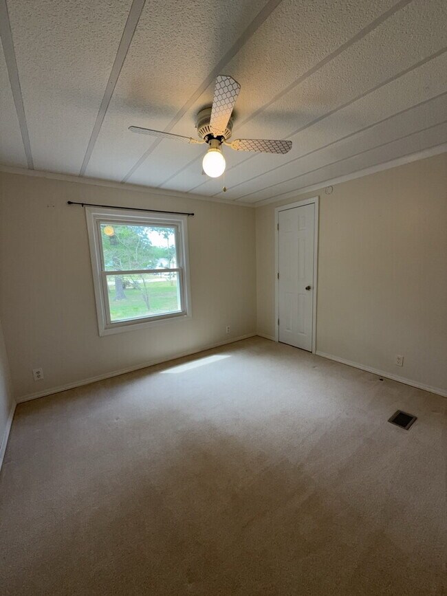 Building Photo - 2030 Catherine Lake Rd