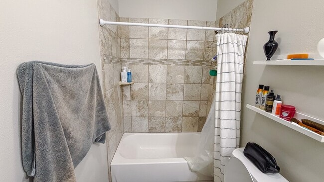 Building Photo - 1909 Kemah Village Dr