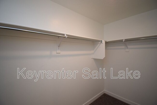 Building Photo - 397 N Buoy Ln