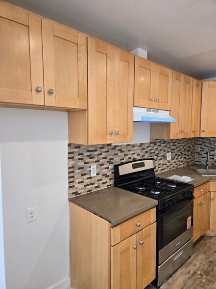 Building Photo - 5700 S Van Ness Ave