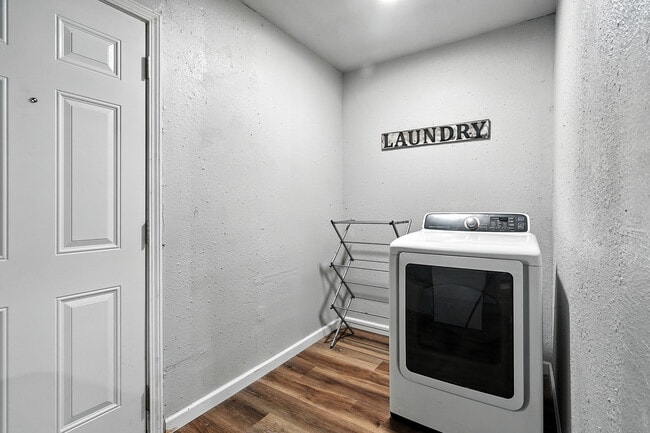 Building Photo - 426 Penrose Dr