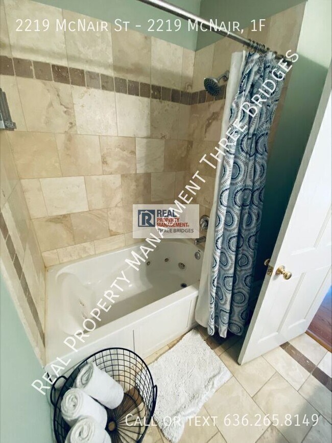 Building Photo - 2219 McNair Ave