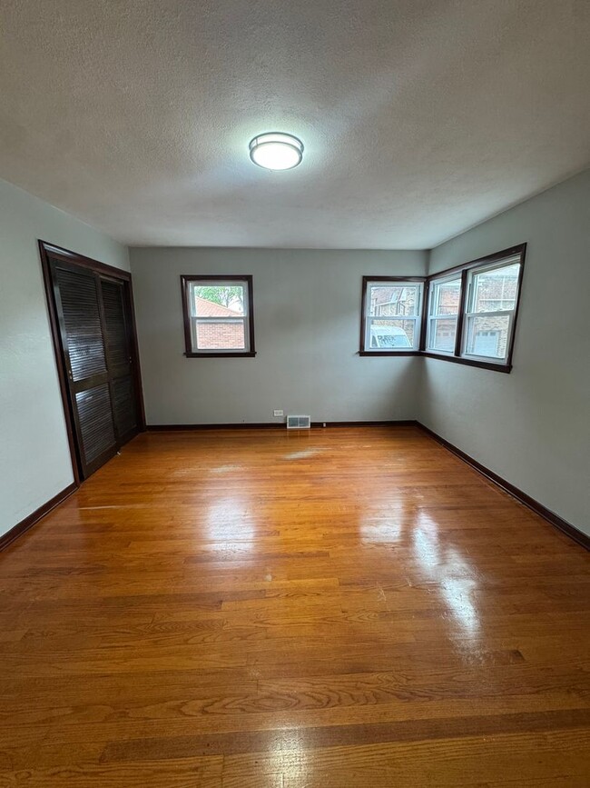 Building Photo - Beautiful 3-bedroom house for Rent AVAILAB...
